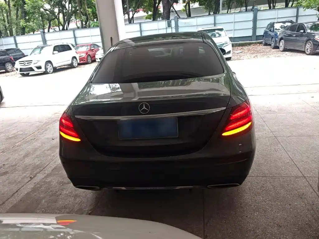 Mercedes-Benz E-Class — миниатюра 6