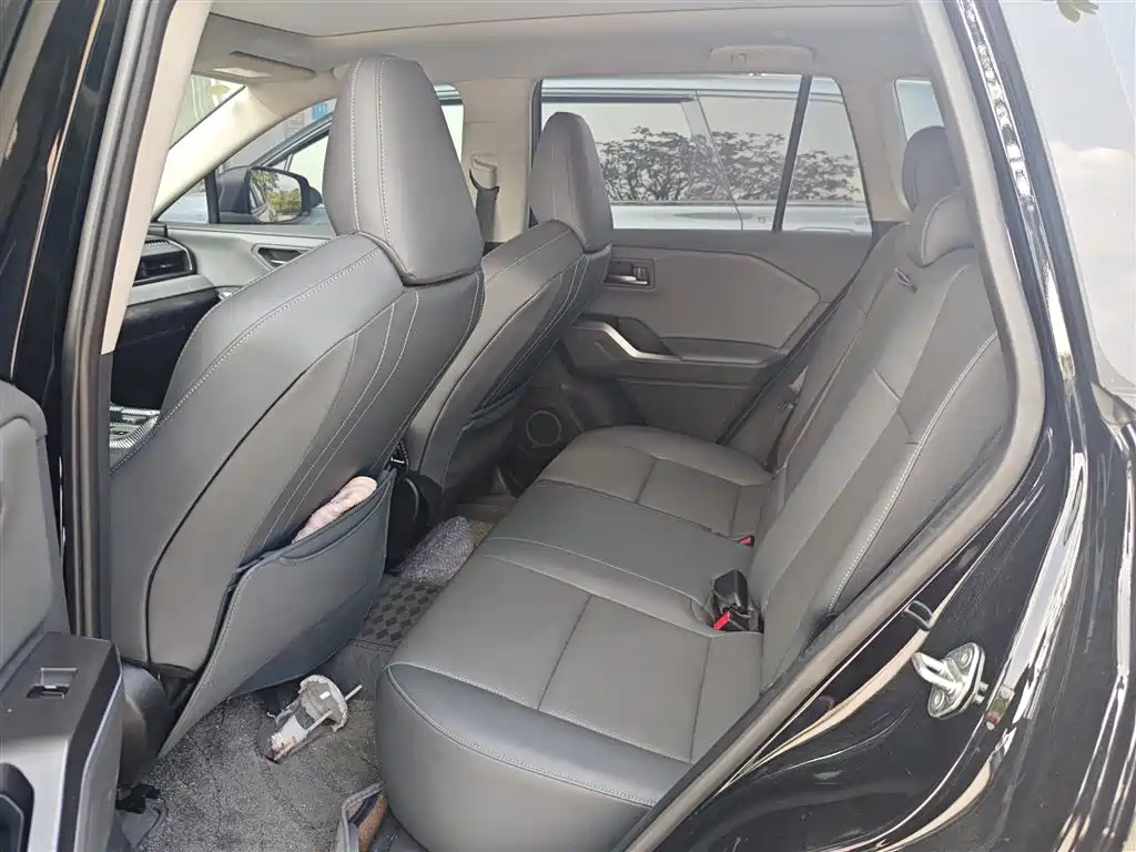 Toyota RAV4 — миниатюра 5