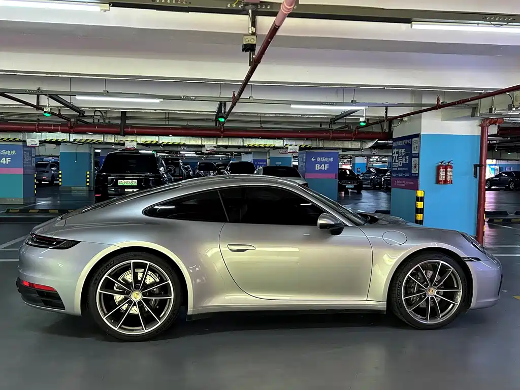 Porsche 911 2023 Carrera 3.0T