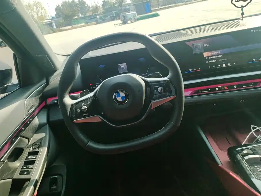 BMW 5 Series — миниатюра 15