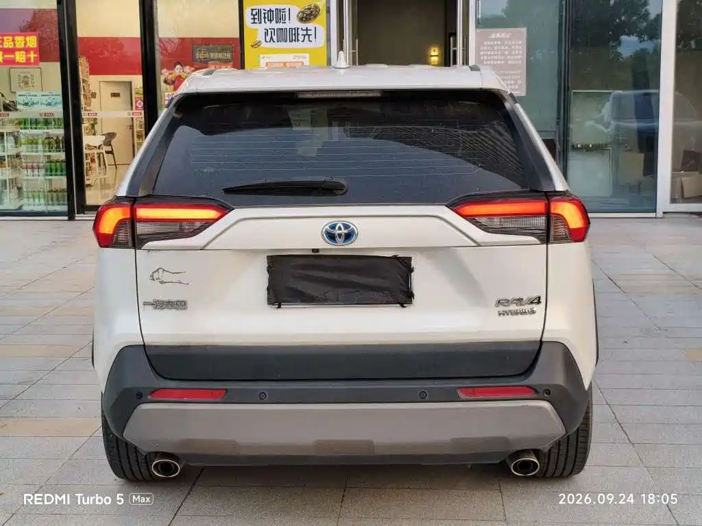 Toyota RAV4 — миниатюра 8
