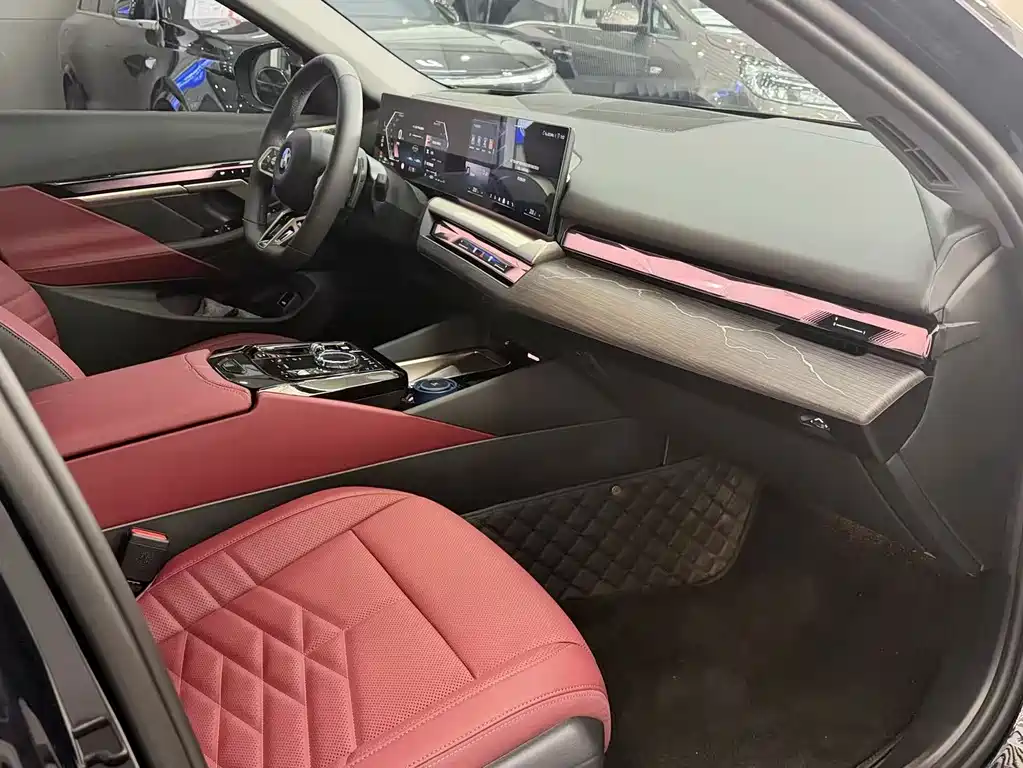 BMW 5 Series — миниатюра 7