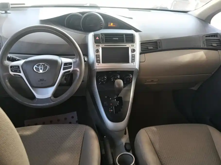 Toyota Verso — миниатюра 12