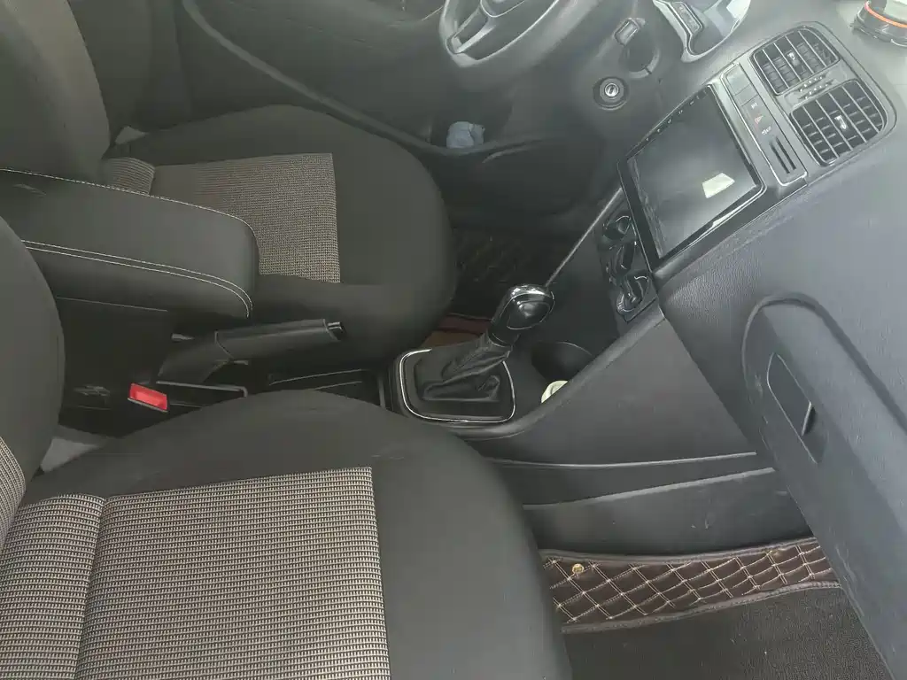 Volkswagen Polo — миниатюра 8