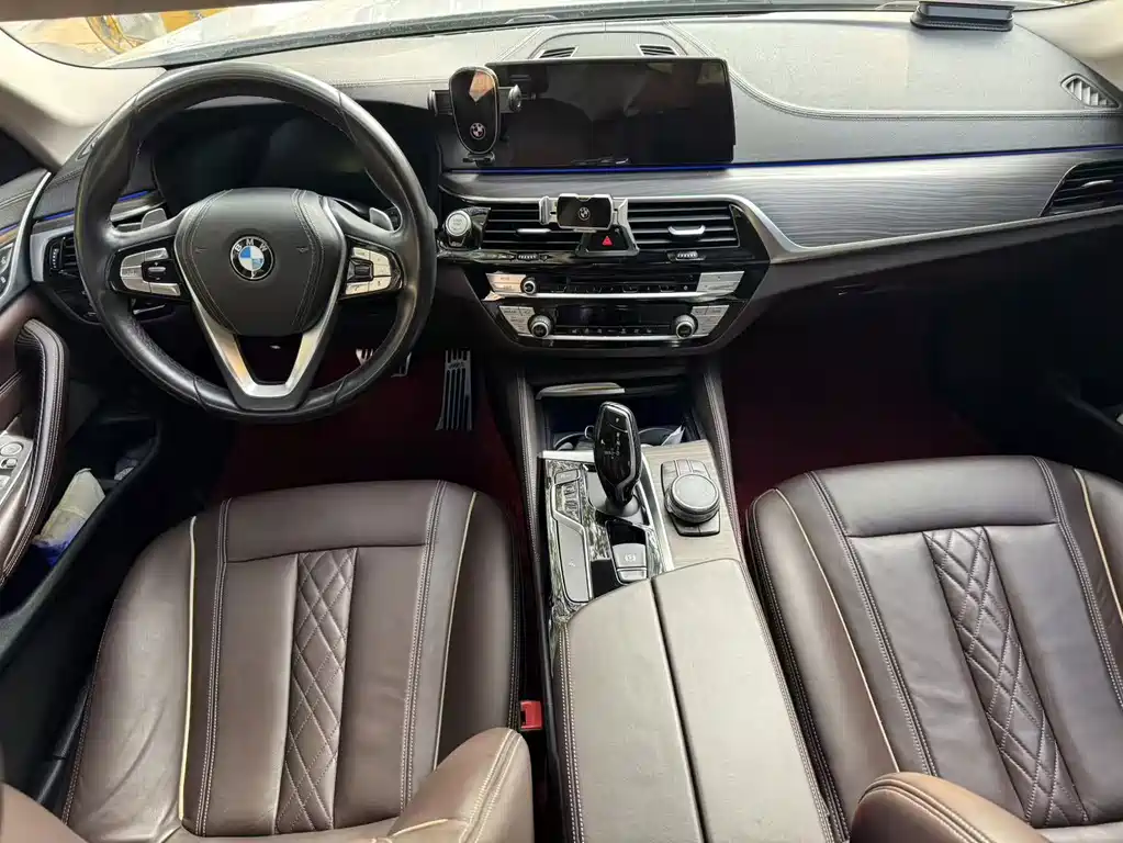 BMW 5 Series — миниатюра 5