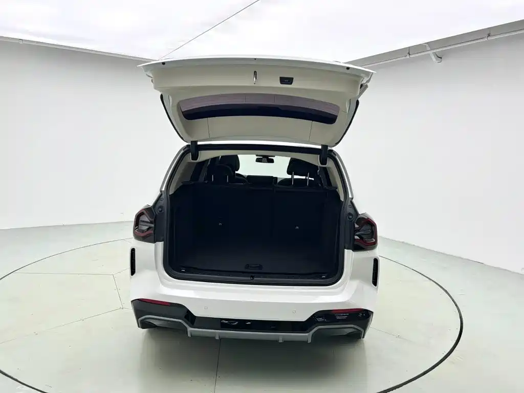 BMW iX3 — миниатюра 6