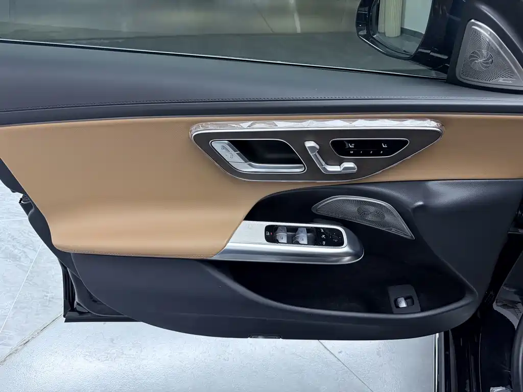Mercedes-Benz E-Class — миниатюра 35