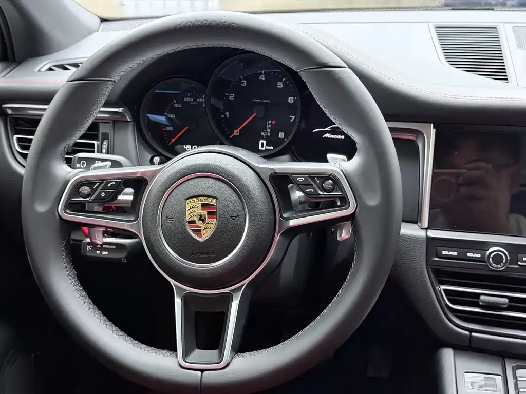 Porsche Macan — миниатюра 23
