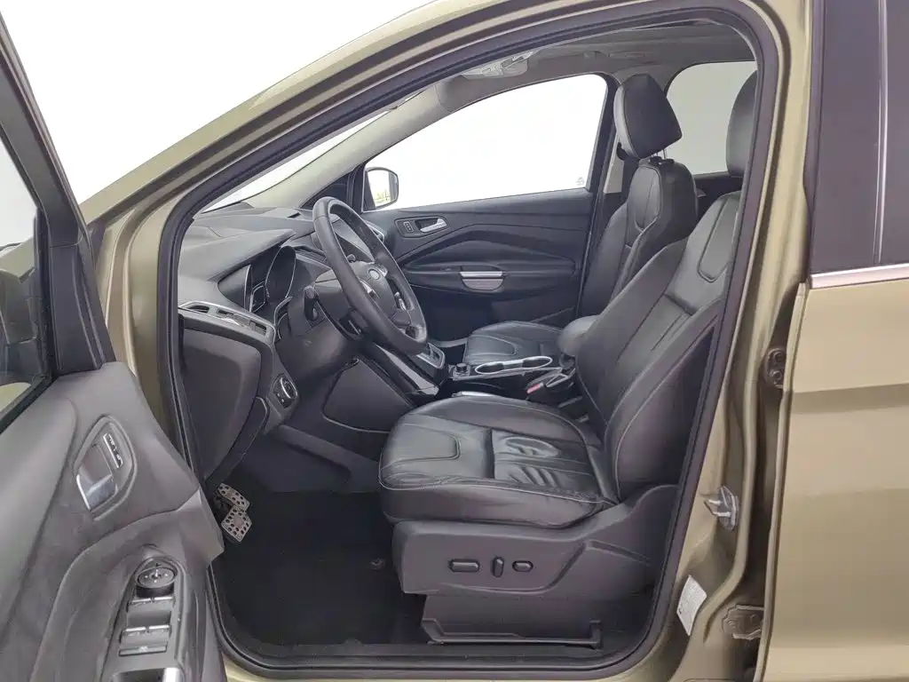 Ford Kuga — миниатюра 10