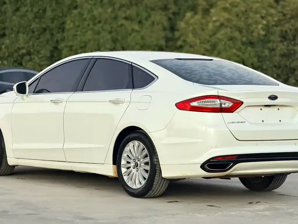 Ford Mondeo — миниатюра 8