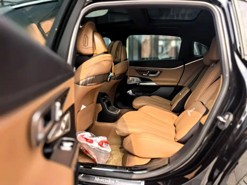 Mercedes-Benz E-Class — миниатюра 13