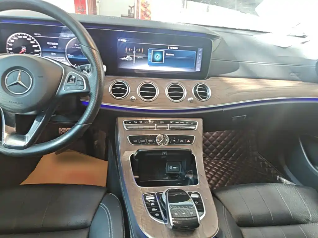 Mercedes-Benz E-Class — миниатюра 10
