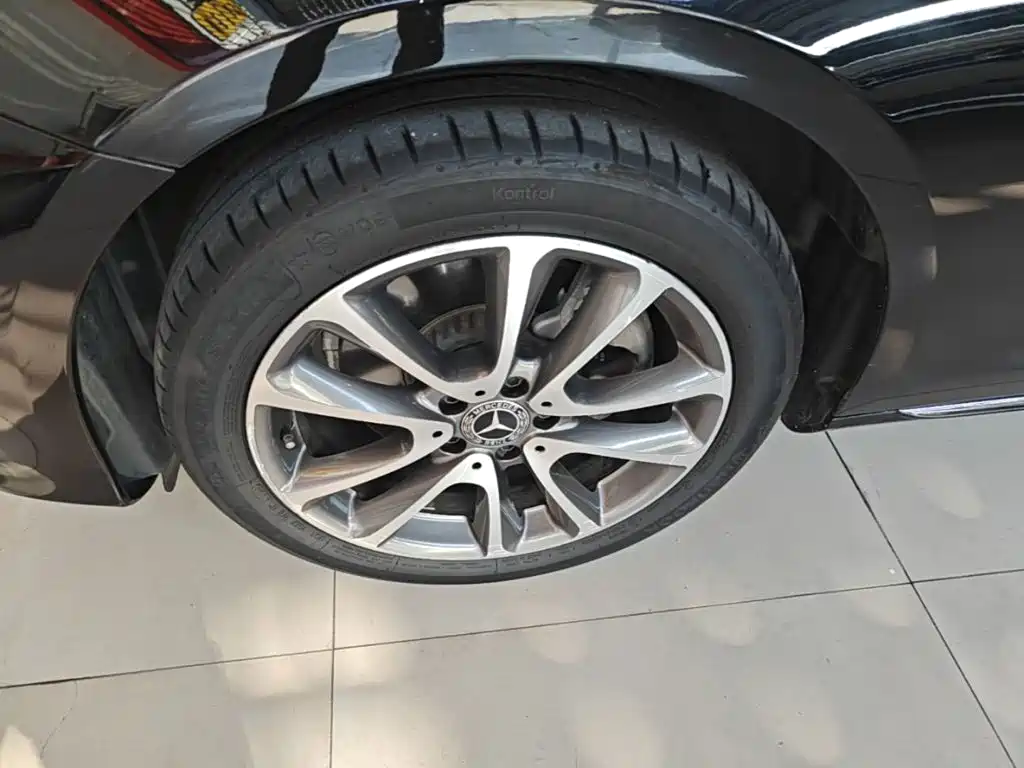 Mercedes-Benz E-Class — миниатюра 23