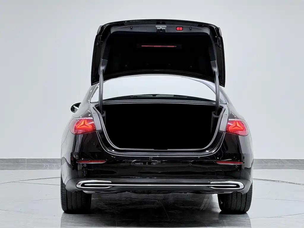 Mercedes-Benz E-Class — миниатюра 17