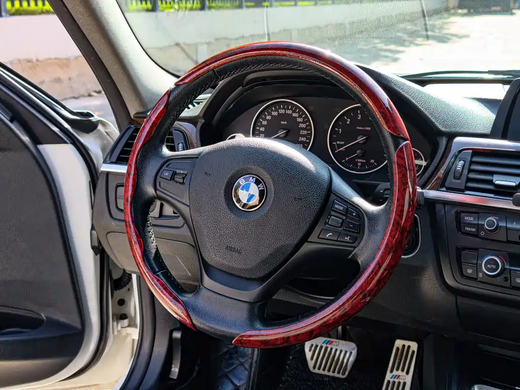 BMW 3 Series — миниатюра 11