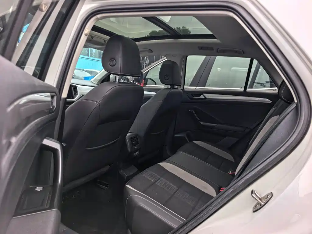 Volkswagen T-Roc — миниатюра 9