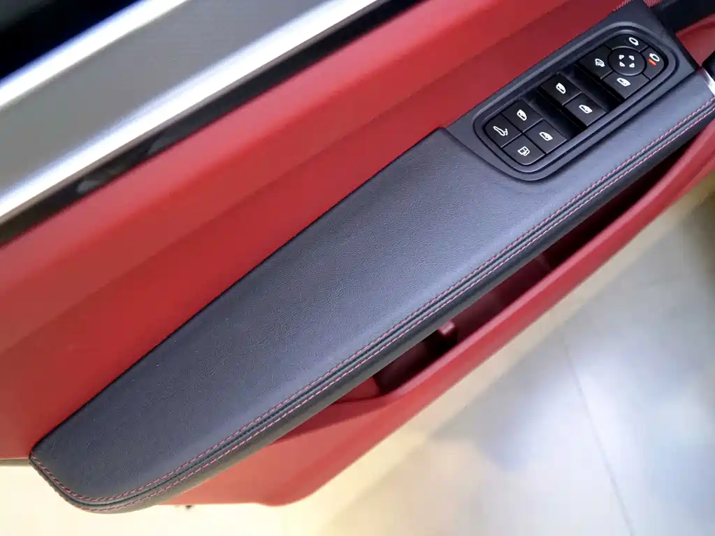 Porsche Cayenne Hybrid — миниатюра 14
