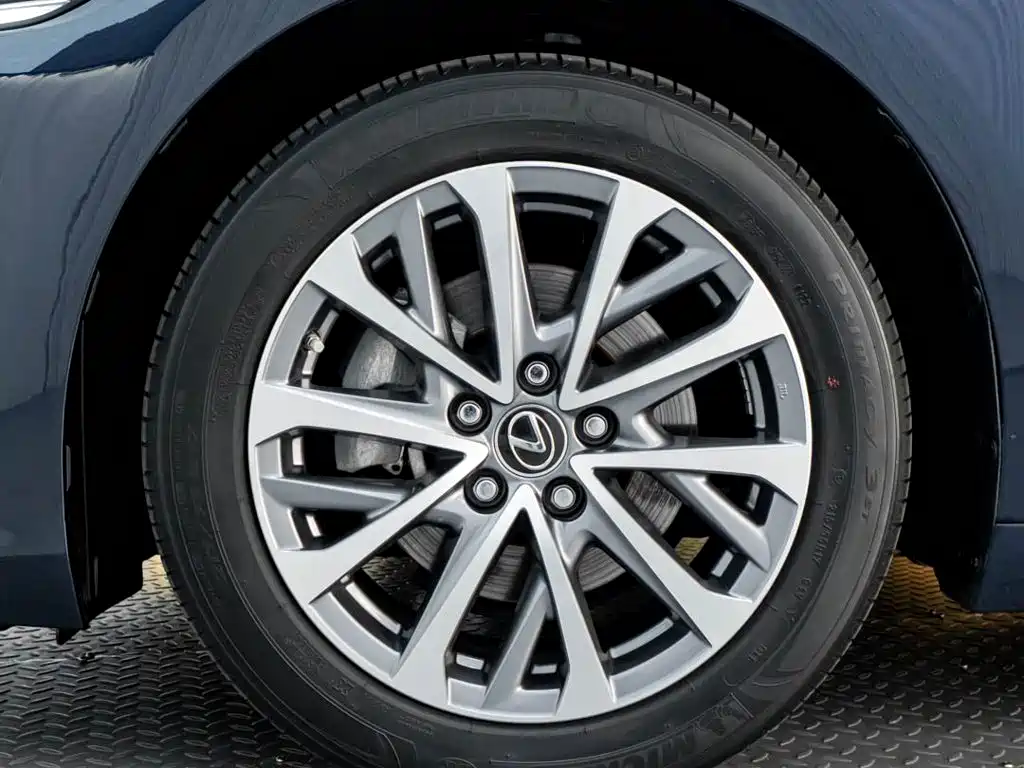 Lexus ES — миниатюра 10