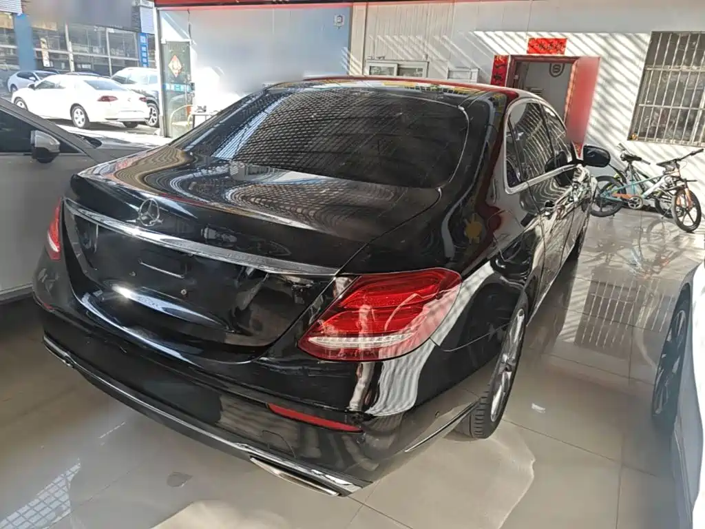 Mercedes-Benz E-Class — миниатюра 7