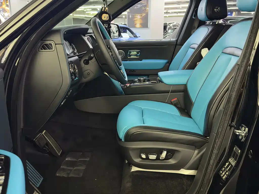 Rolls-Royce Cullinan 2024 мест