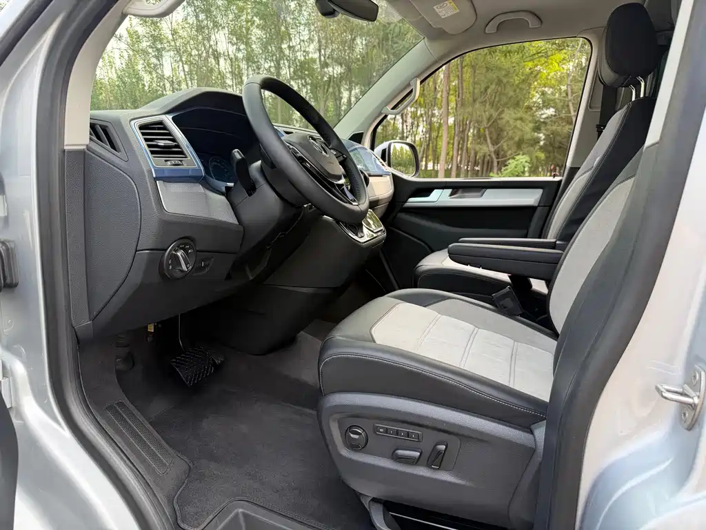 Volkswagen Multivan — миниатюра 7