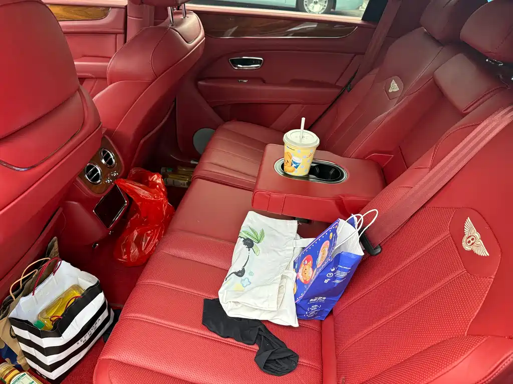 Bentley Bentayga — миниатюра 6