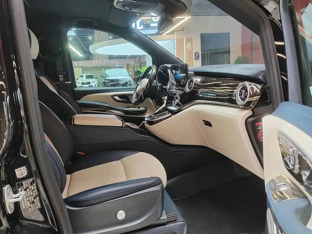 Mercedes-Benz V-Class — миниатюра 19