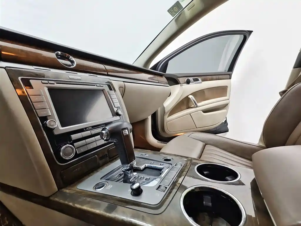 Volkswagen Phaeton — миниатюра 11