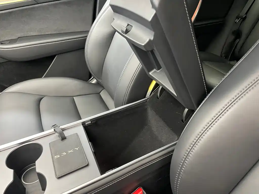 Tesla Model Y — миниатюра 17