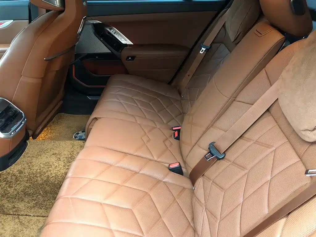 BMW 7 Series — миниатюра 9