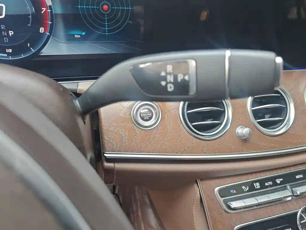 Mercedes-Benz E-Class — миниатюра 7