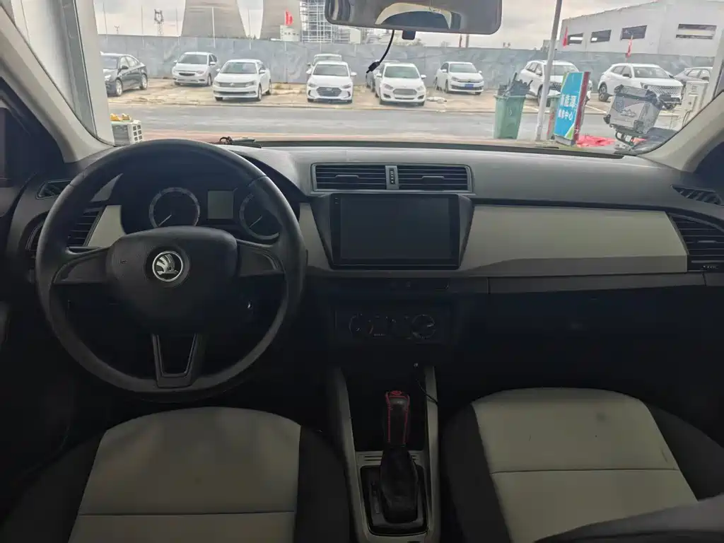 Skoda Fabia — миниатюра 11