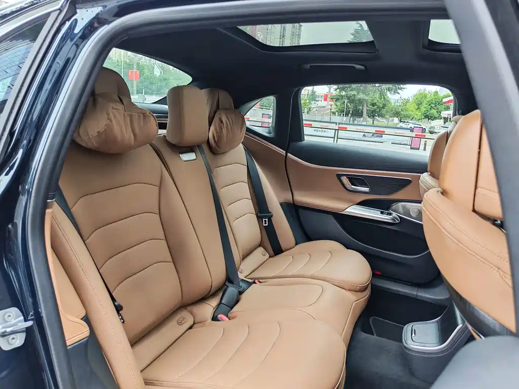 Mercedes-Benz E-Class — миниатюра 29