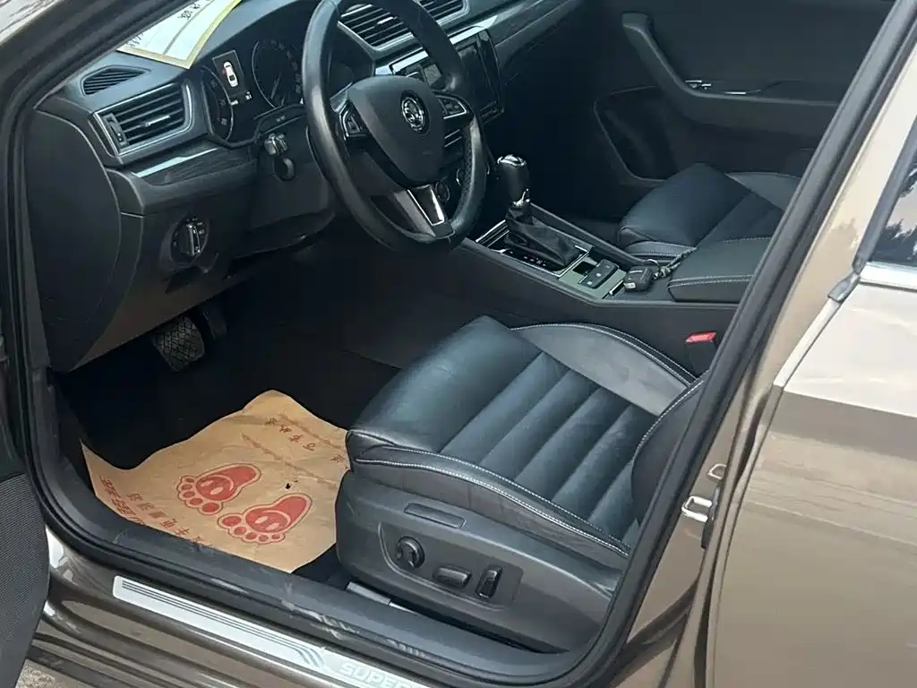 Skoda Superb — миниатюра 4