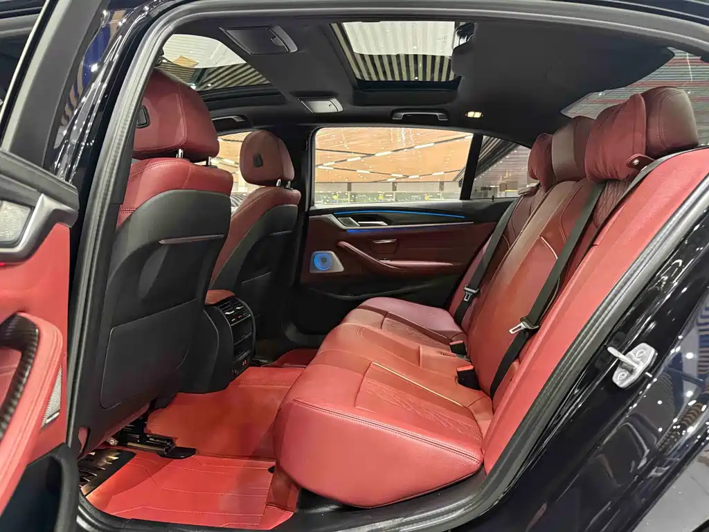BMW 5 Series — миниатюра 12