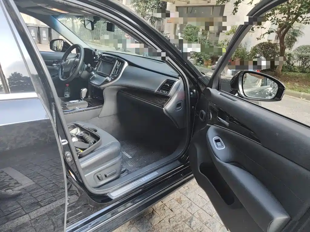 Toyota Crown — миниатюра 18