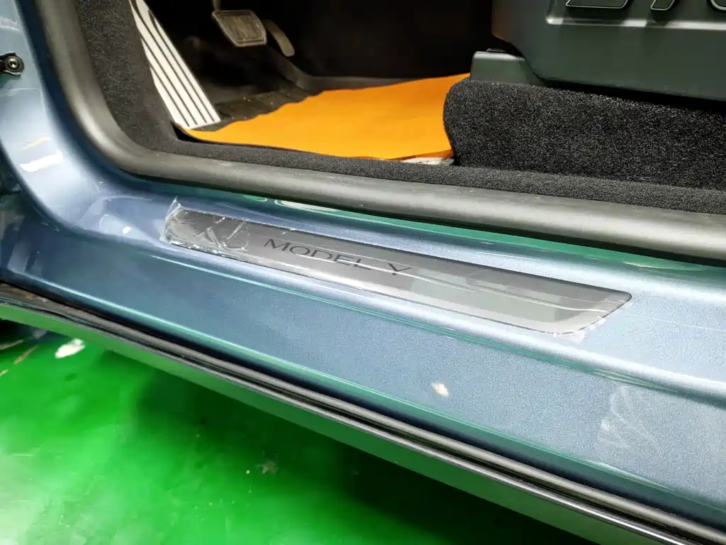 Tesla Model Y — миниатюра 12