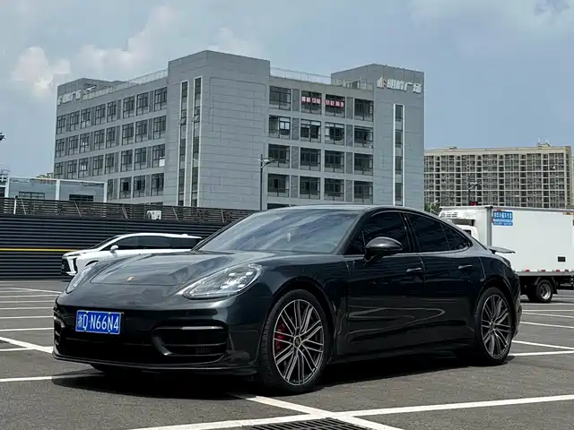 PORSCHE PANAMERA 2023