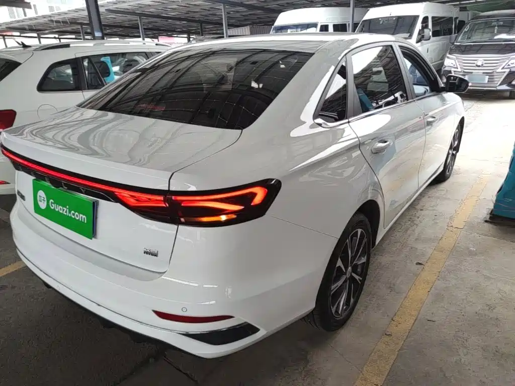 Geely Emgrand 2025 4 1.5L CVT Luxury