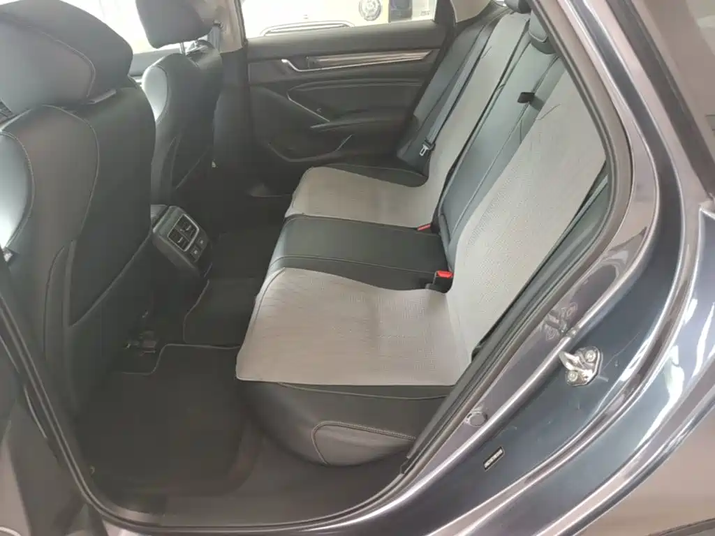 Honda Accord — миниатюра 17