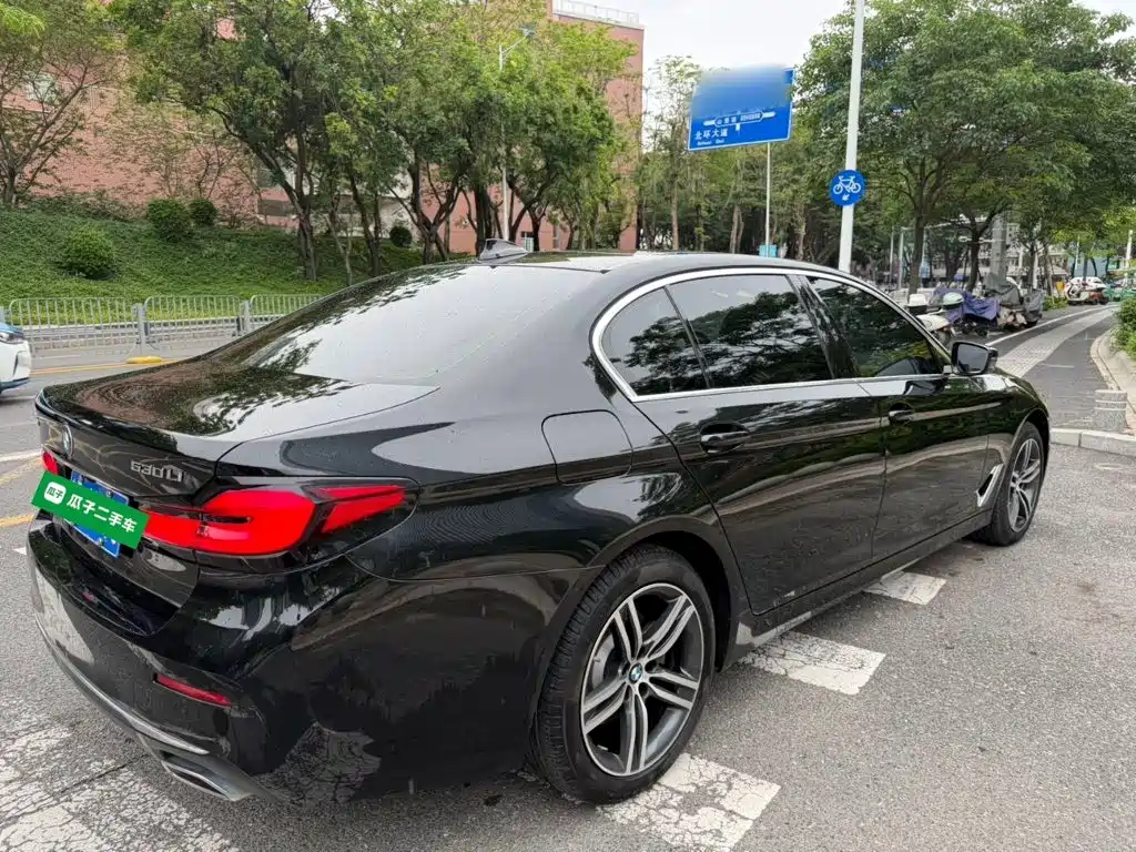 BMW 5 Series — миниатюра 7