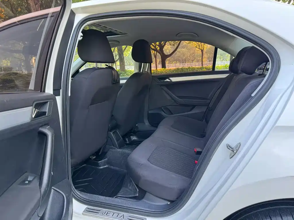 Volkswagen Jetta — миниатюра 4