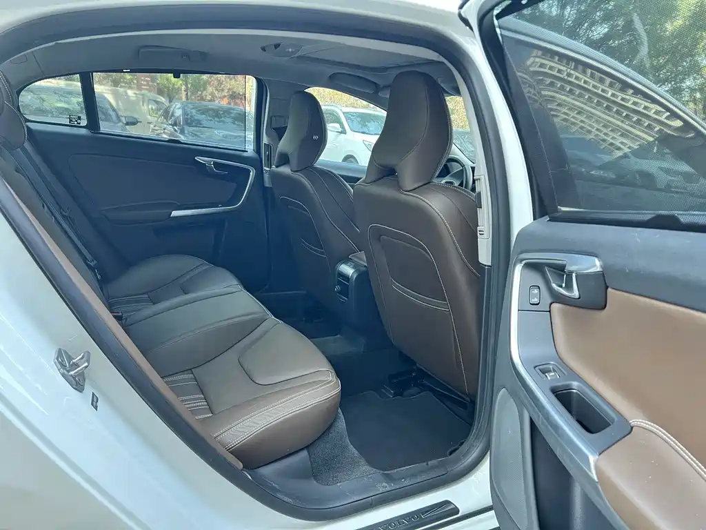 Volvo S60 PHEV — миниатюра 9