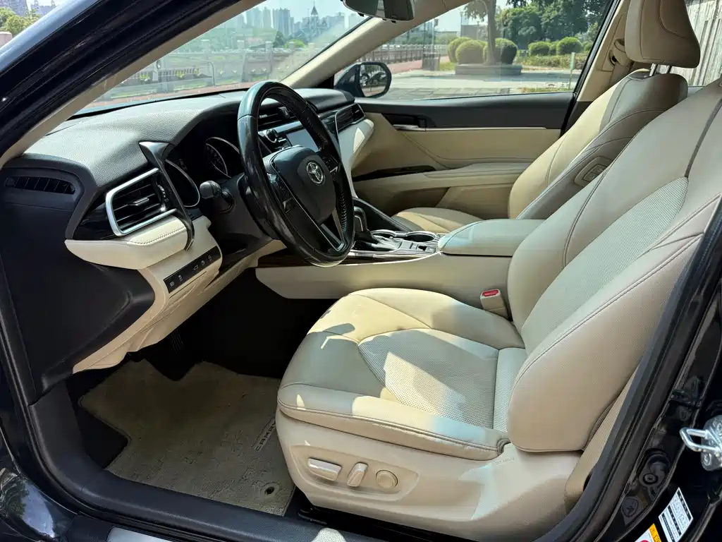 Toyota Camry — миниатюра 4