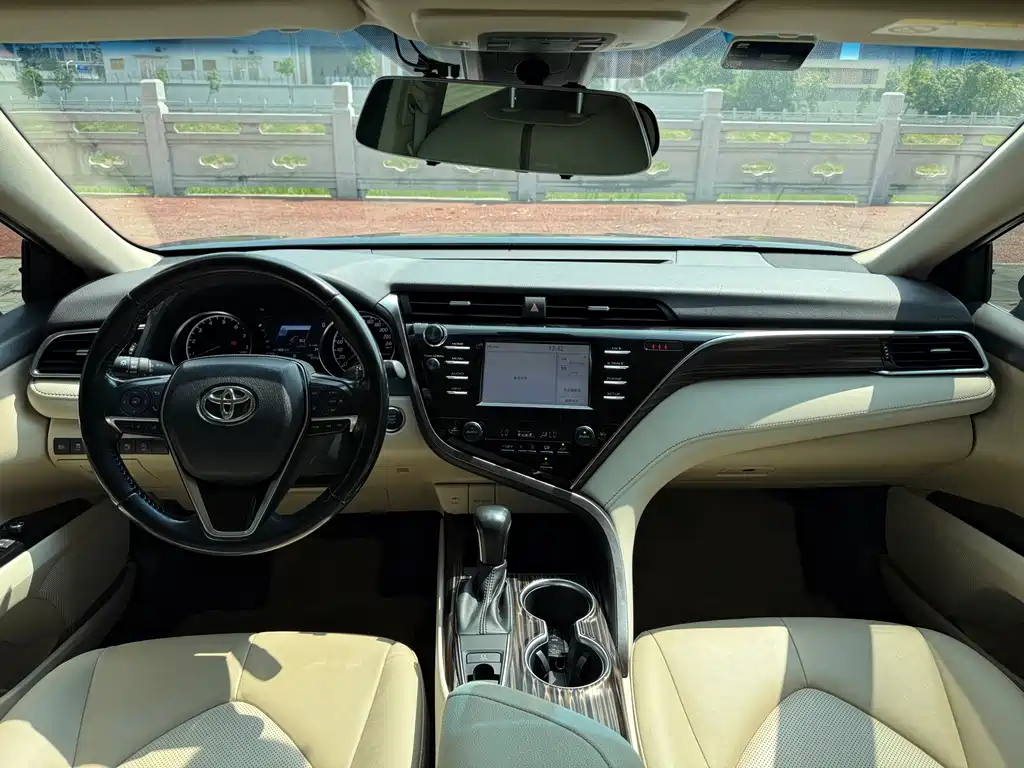 Toyota Camry — миниатюра 6