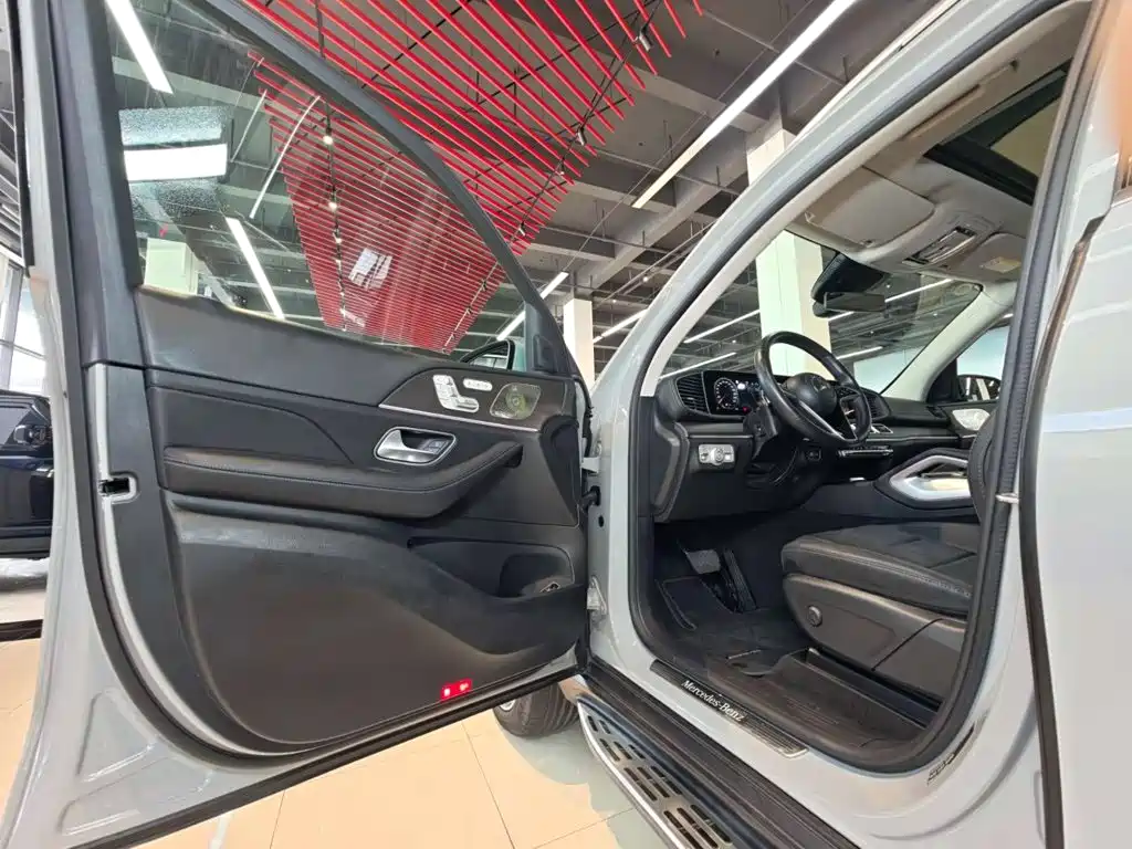 Mercedes-Benz GLE (Import) — миниатюра 32