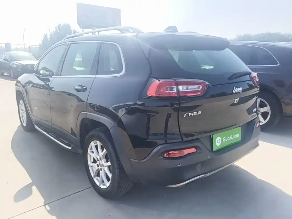 Jeep Cherokee — миниатюра 5