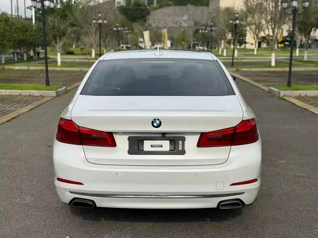 BMW 5 Series New Energy — миниатюра 6