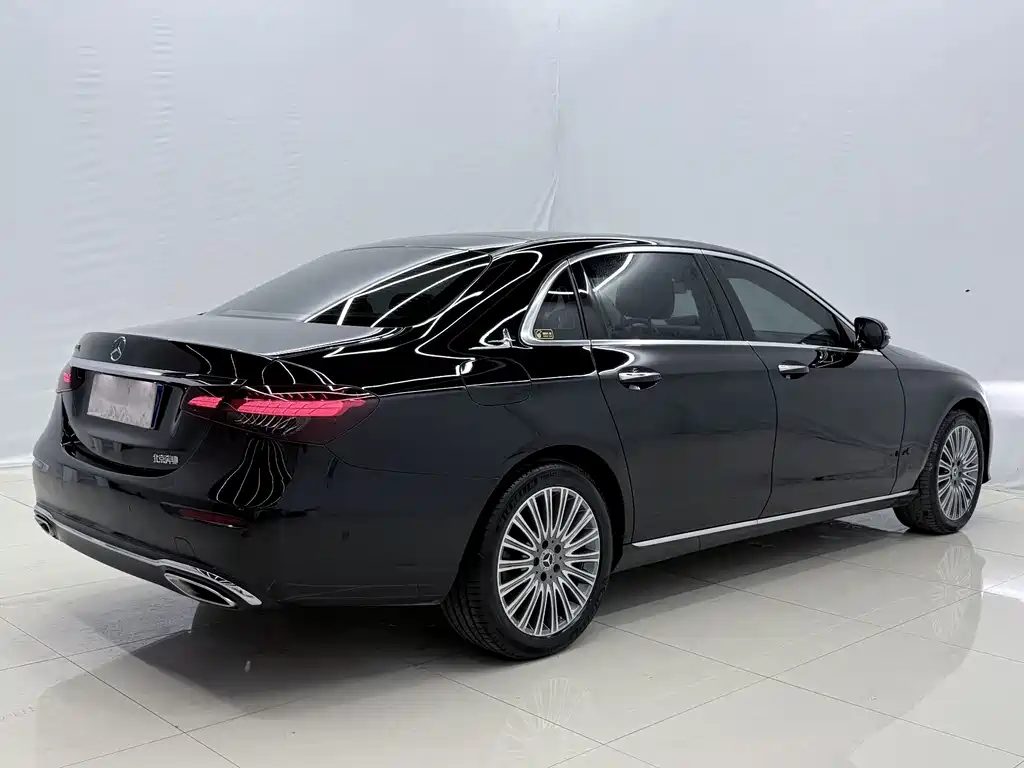 Mercedes-Benz E-Class — миниатюра 12