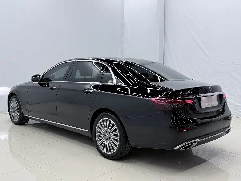 Mercedes-Benz E-Class — миниатюра 14